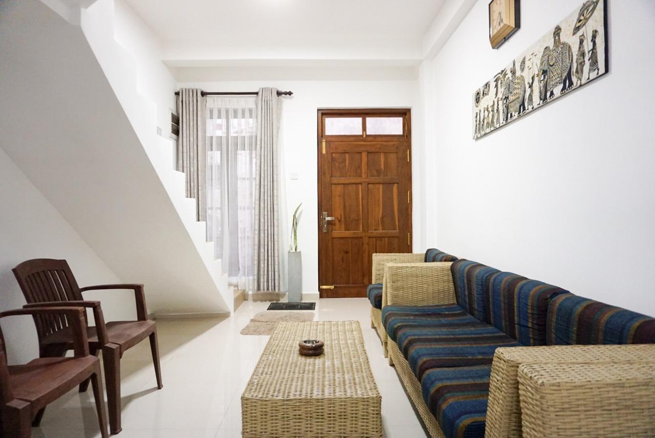 White Rose Hostel Канді Екстер'єр фото