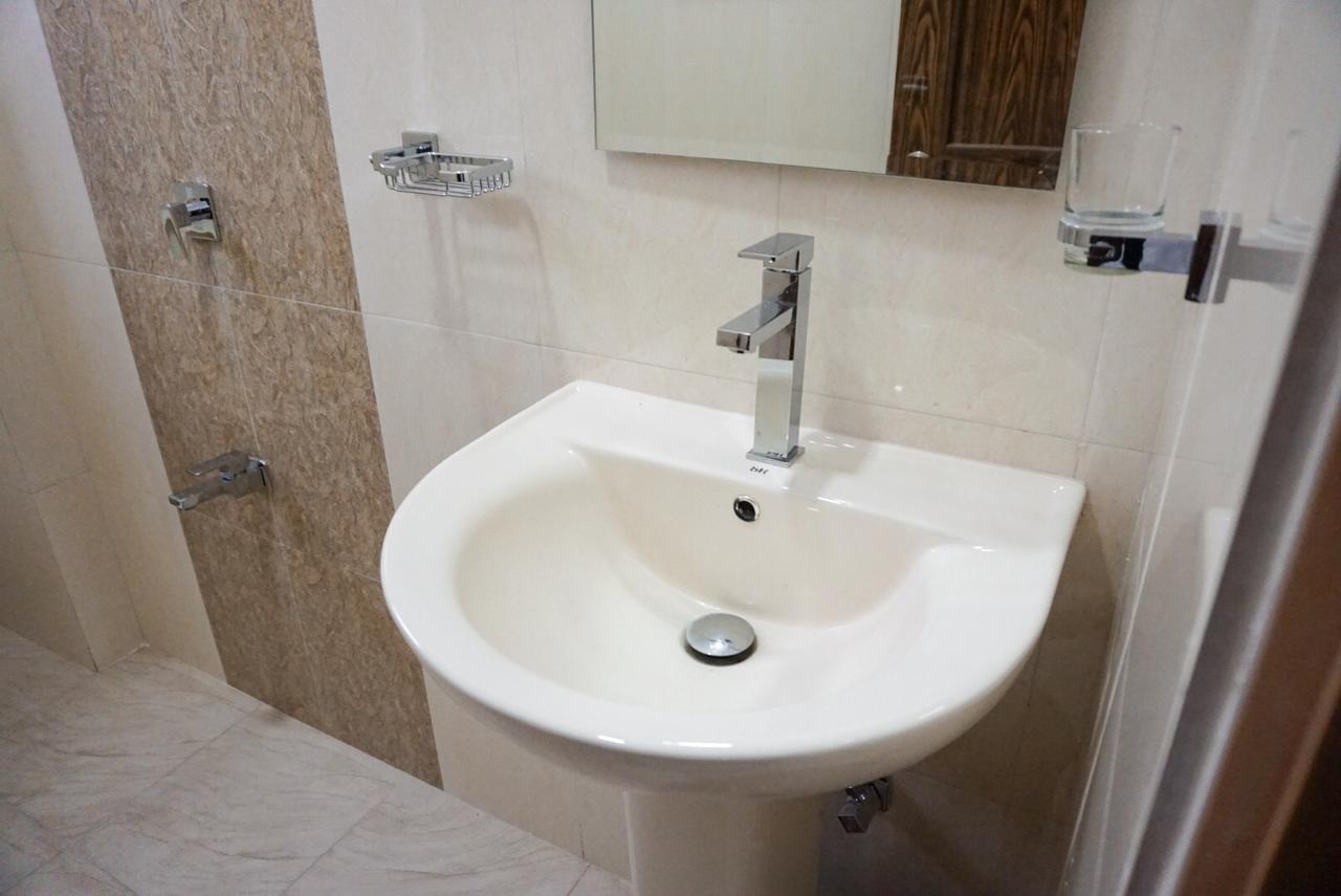 White Rose Hostel Канді Екстер'єр фото