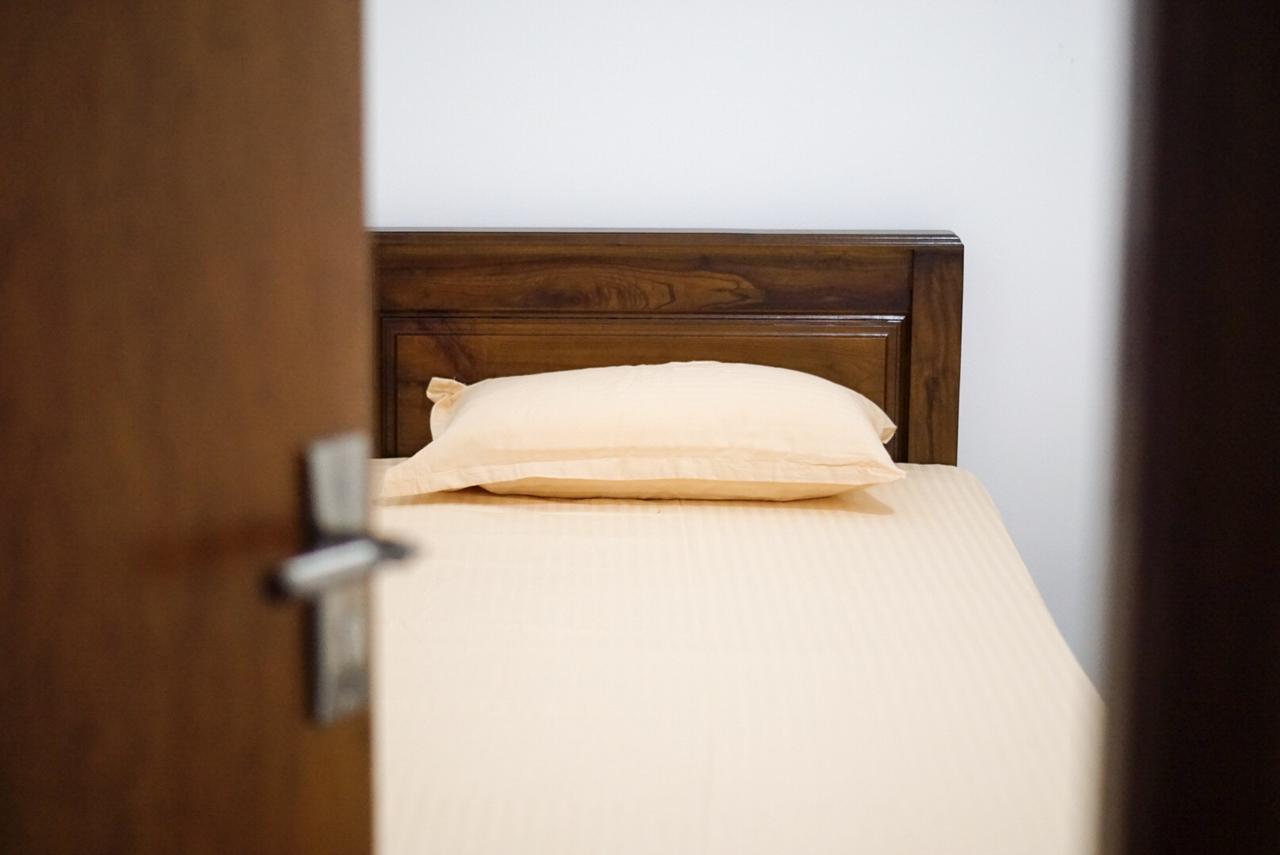 White Rose Hostel Канді Екстер'єр фото
