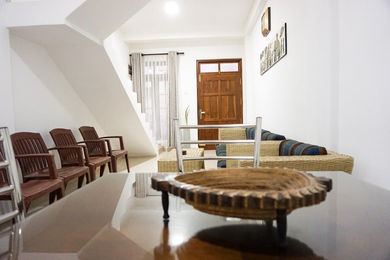 White Rose Hostel Канді Екстер'єр фото