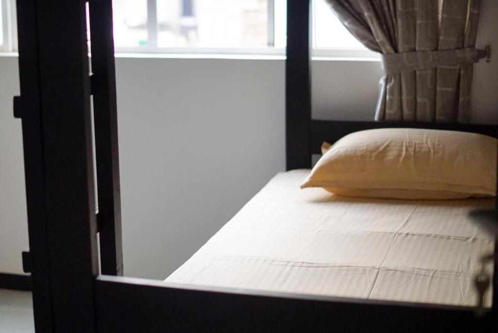 White Rose Hostel Канді Екстер'єр фото